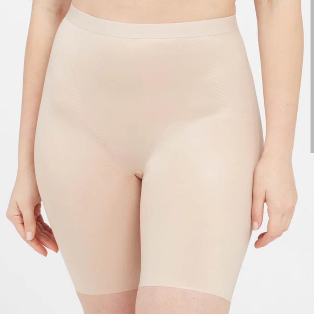 Spanx Thinstincts 2.0 Mid Thigh Short In Champagne Beige XL